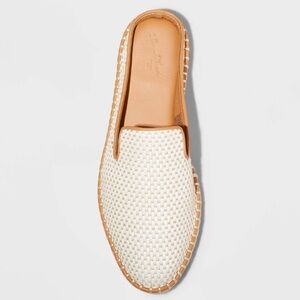 Universal Thread Lona Mules‎